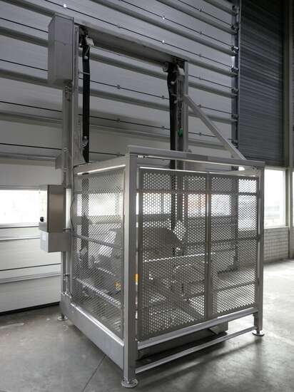 Lachnit lifter for pallet boxes