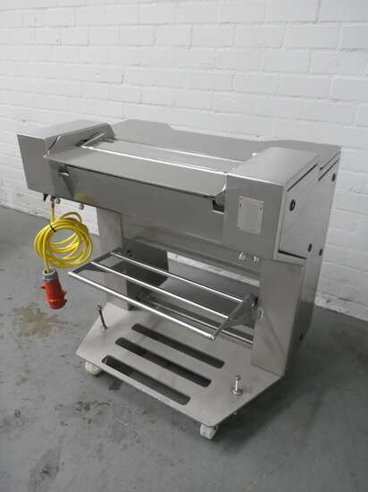 Maja skinning machine